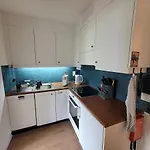 Central, Newly Renovated 2-room *