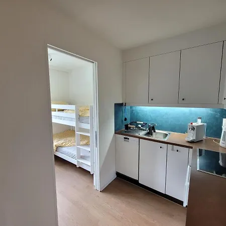 Central, Newly Renovated 2-room *