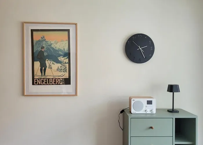 Central, Newly Renovated 2-room