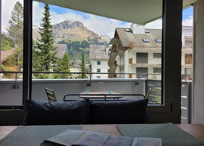 Central, Newly Renovated 2-room Apartment *