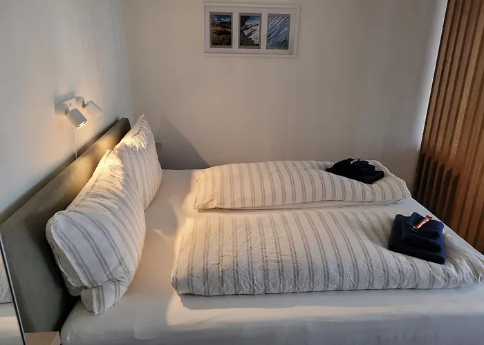 Apartment Central, Newly Renovated 2-room *