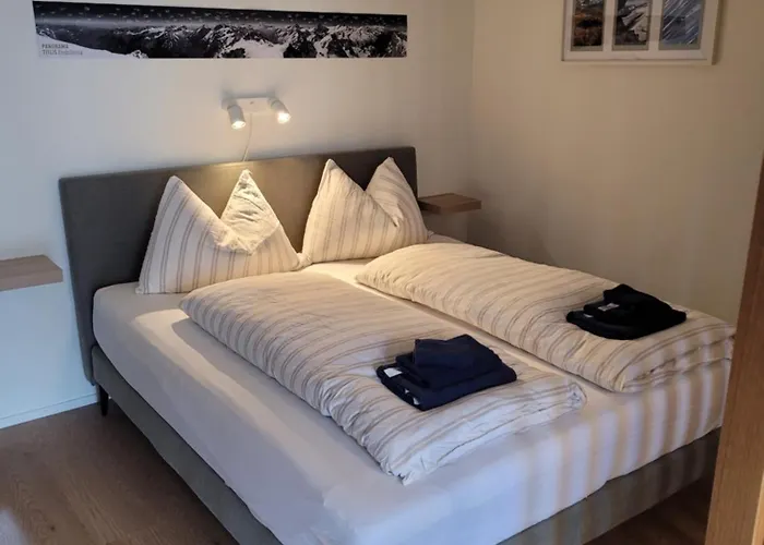 Apartment Central, Newly Renovated 2-room